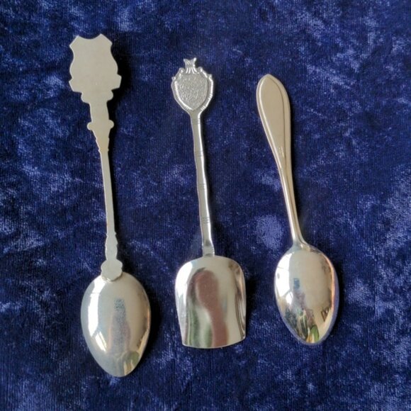Vintage collectible souvenir spoons w mother of pearl Japan - Picture 2 of 10